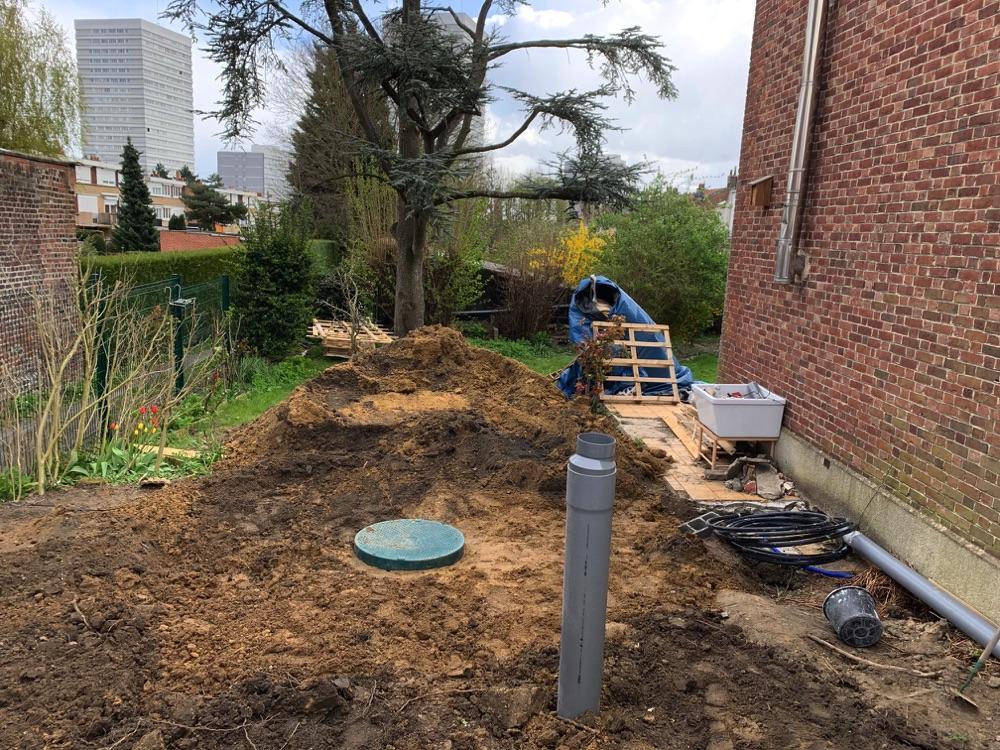 Installation d’une cuve béton enterrée de 10000L pour récupérer l’eau de pluie à Mons-En-Barœul (Nord).