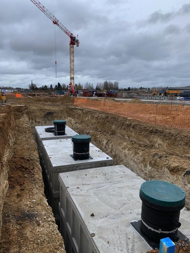 Installation de trois cuves béton de 20000L raccordées entre elles pour un stockage total de 60000L.